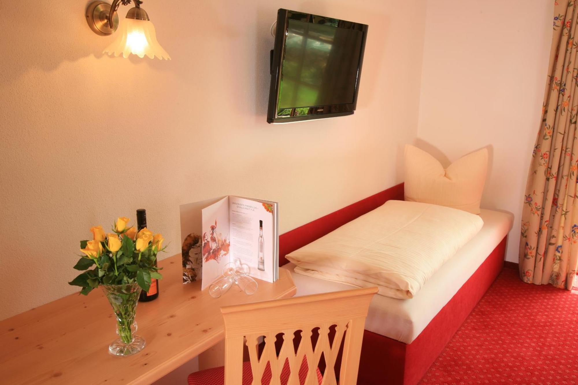 Pension Schweizerhaus Garni ไวอาร์น ภายนอก รูปภาพ