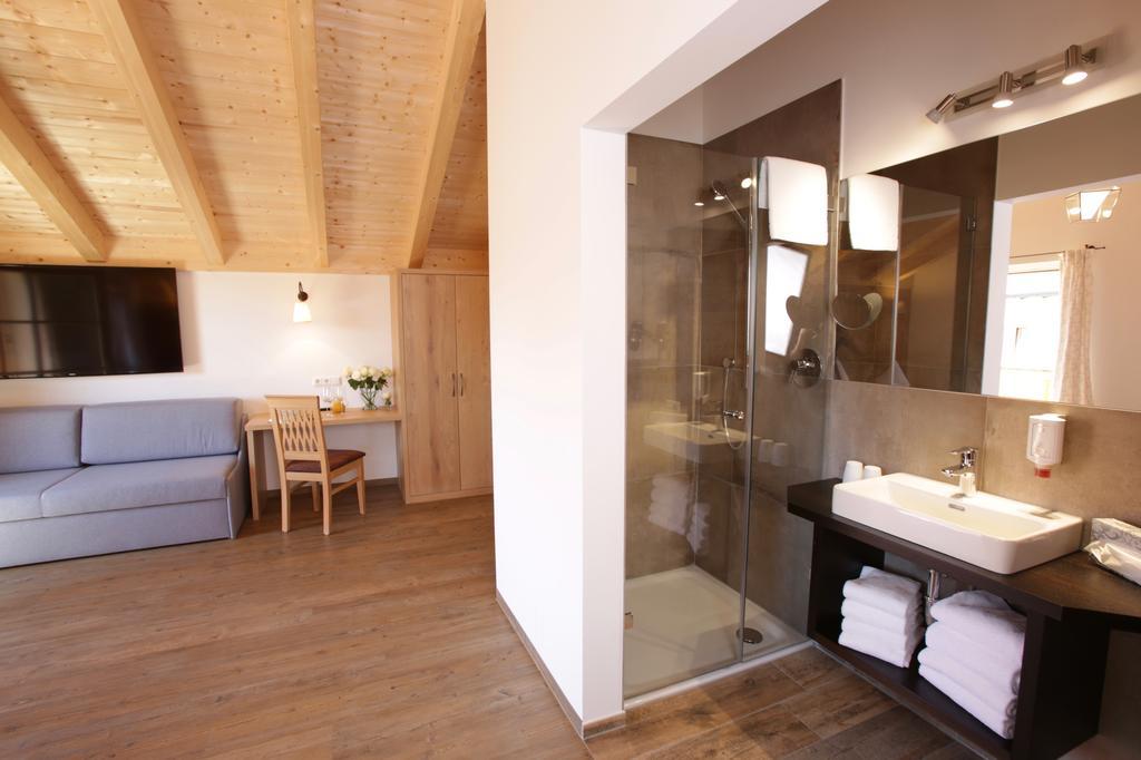Pension Schweizerhaus Garni ไวอาร์น ภายนอก รูปภาพ