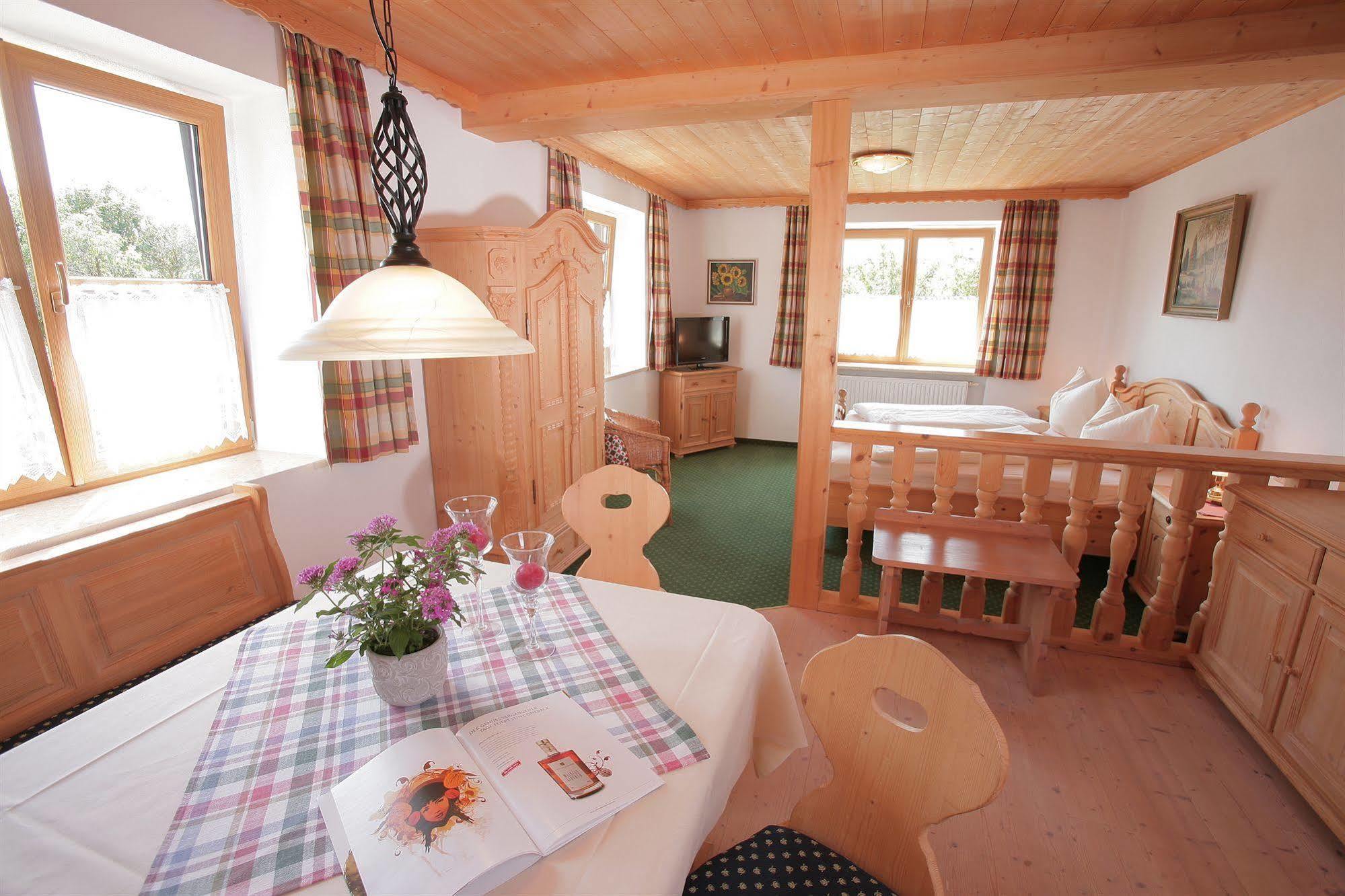 Pension Schweizerhaus Garni ไวอาร์น ภายนอก รูปภาพ