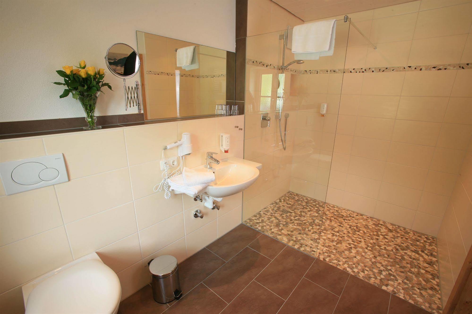 Pension Schweizerhaus Garni ไวอาร์น ภายนอก รูปภาพ
