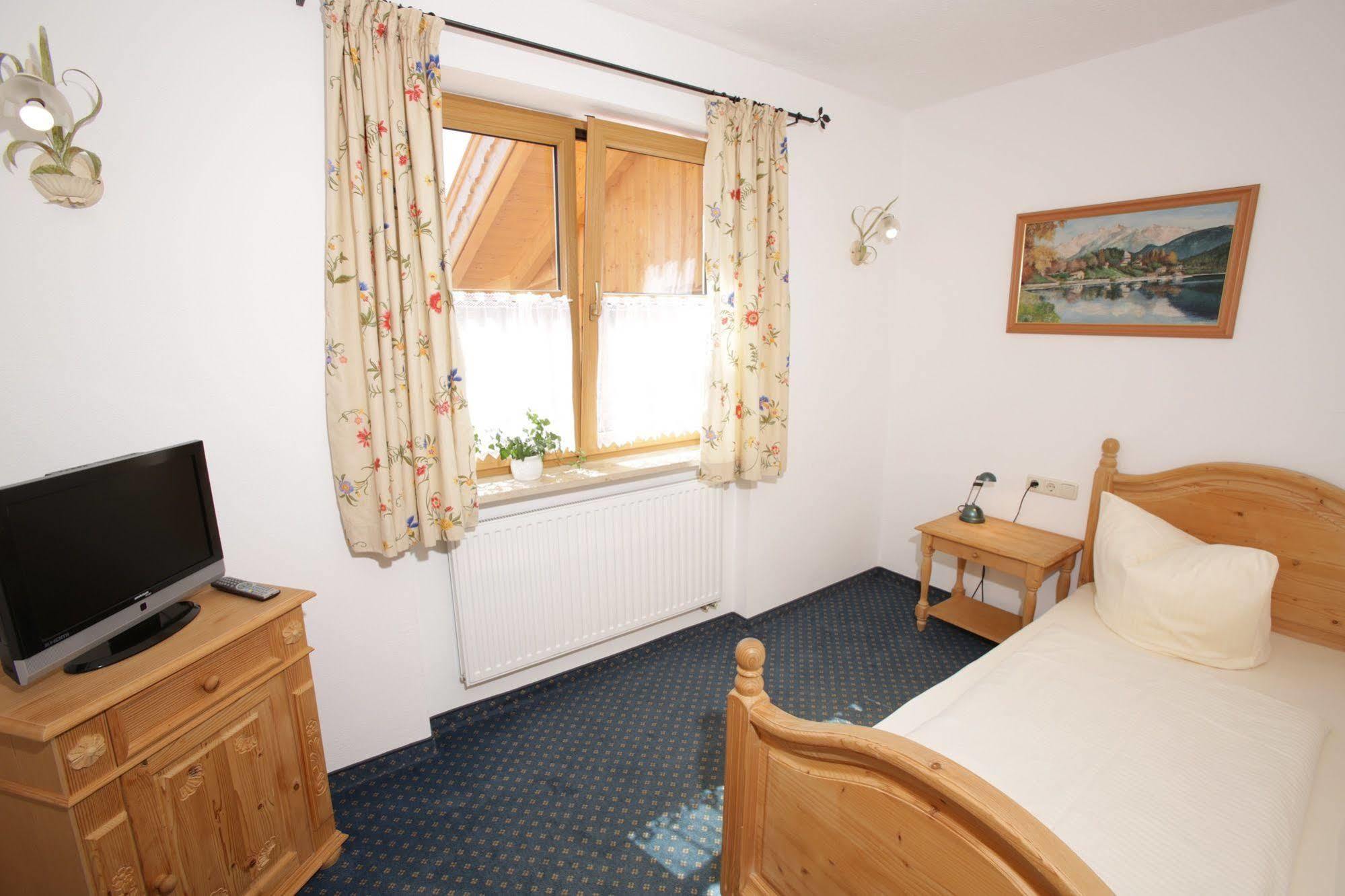 Pension Schweizerhaus Garni ไวอาร์น ภายนอก รูปภาพ