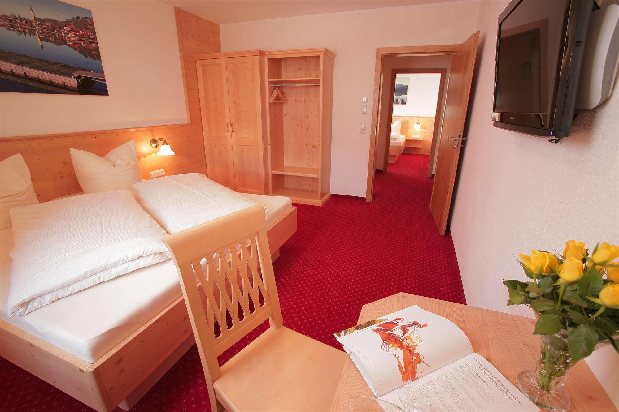 Pension Schweizerhaus Garni ไวอาร์น ภายนอก รูปภาพ